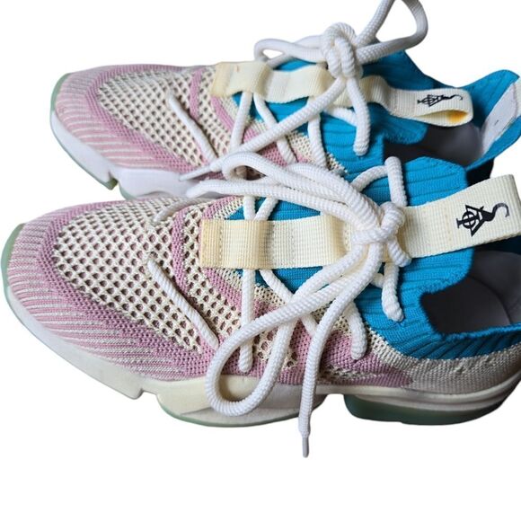Sia Collective Icecream Glow Shoe Size 4 mens/6 womens - Picture 3 of 3